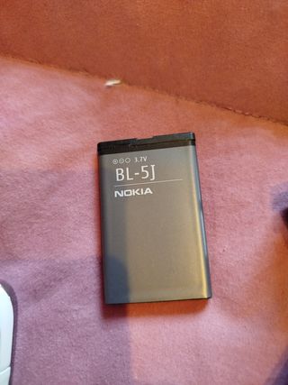 Nokia 302 - Teléfono móvil blanco y plateado