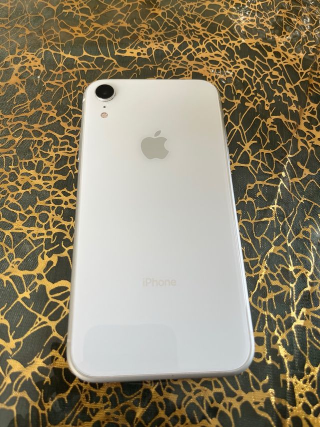 iPhone XR blanco impecable