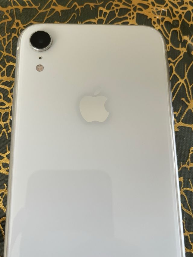 iPhone XR blanco impecable
