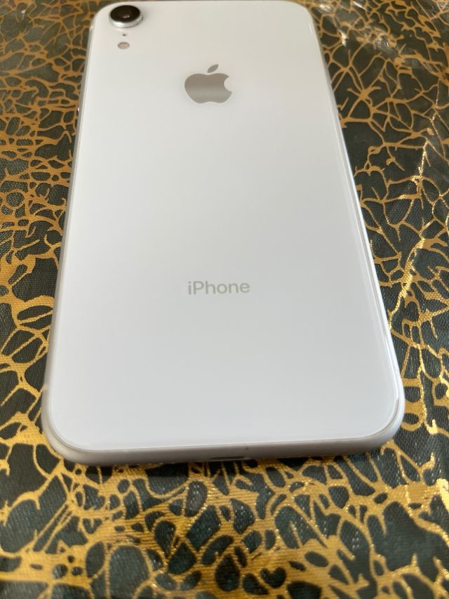 iPhone XR blanco impecable