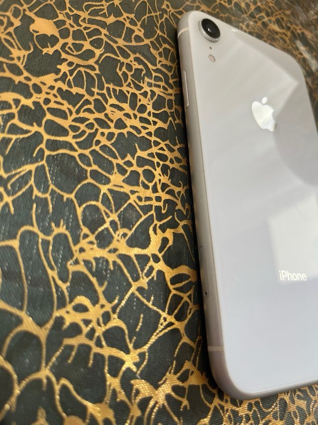 iPhone XR blanco impecable