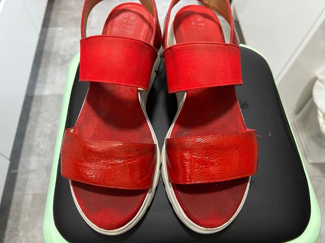 Sandalias rojas piel