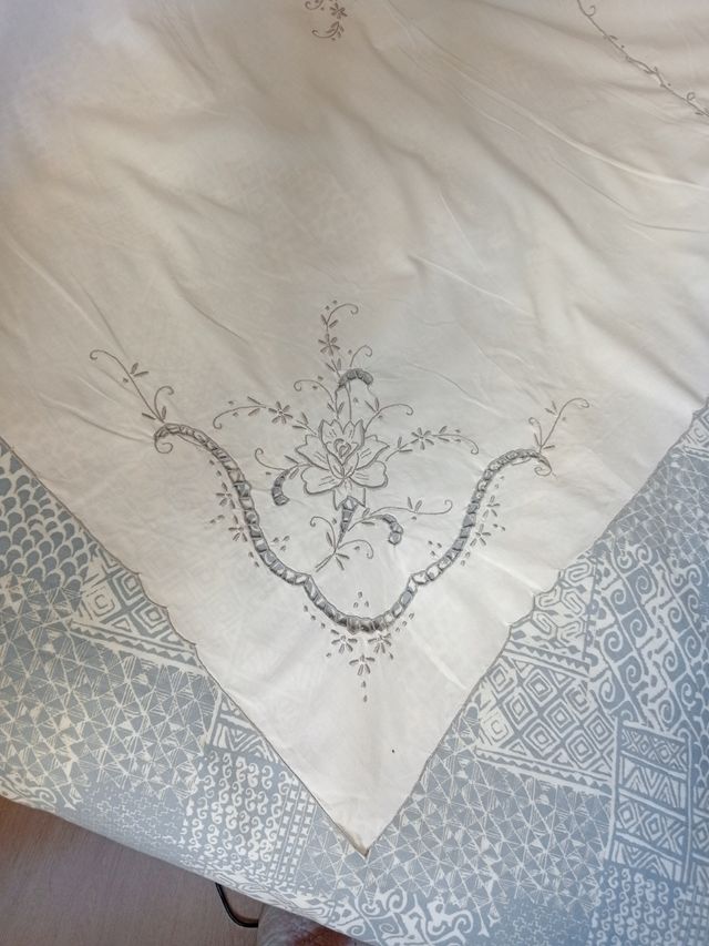 Mantel grande antiguo rectangular. Algodon.