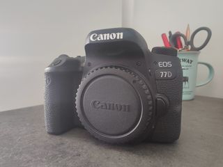 Canon EOS 77D con Objetivo EF-S 10-18mm