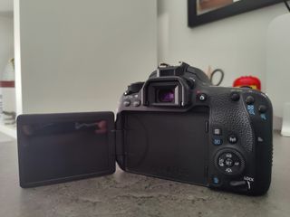 Canon EOS 77D con Objetivo EF-S 10-18mm