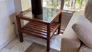 Mesa esquinera madera teca y cristal