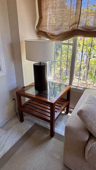 Mesa esquinera madera teca y cristal