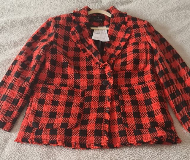 Americana cuadros roja y negra