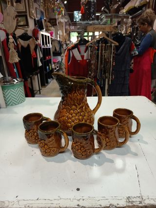 Jarra y 5 tazas cerámica marrón