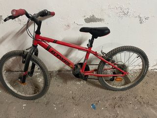 Bicicleta B'Twin niño 20" roja
