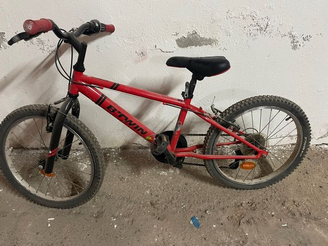Bicicleta B'Twin niño 20" roja