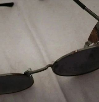 Good Omens: Gafas de sol Steampunk de Crowley.