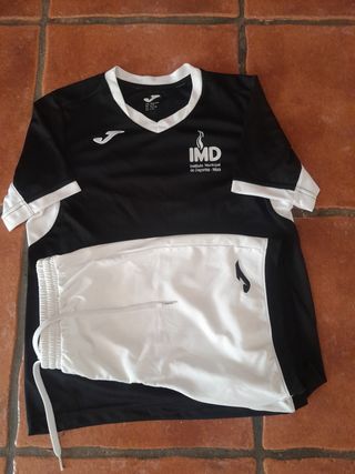 Conjunto deportivo IMD: camiseta y pantalón