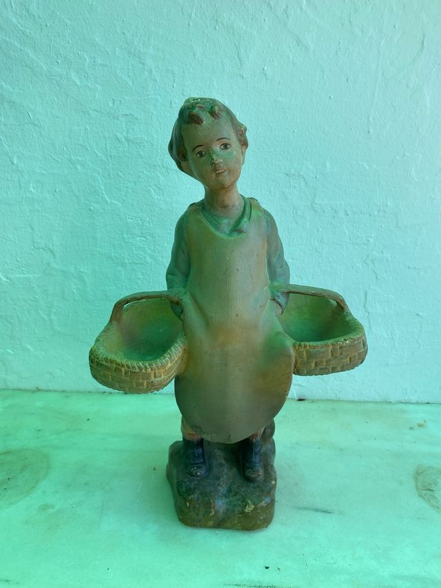 Ragazzo con cestini - Lampadario antico