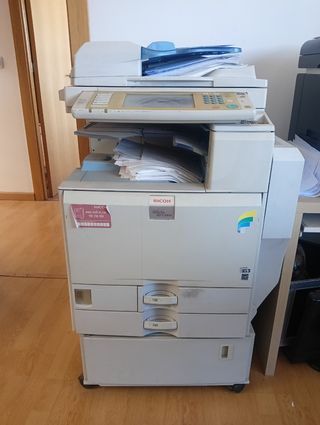 Ricoh MP C2050: Impresora Multifunción