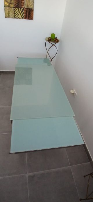 Mesa y 4 sillas cristal-metal