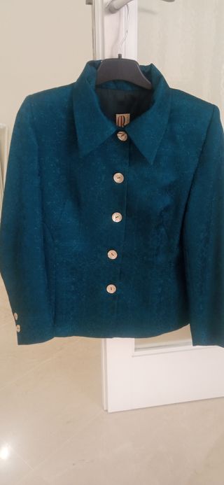 Conjunto chaqueta y falda