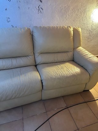 Regalo sofá piel beige con 1 motor para reparar.