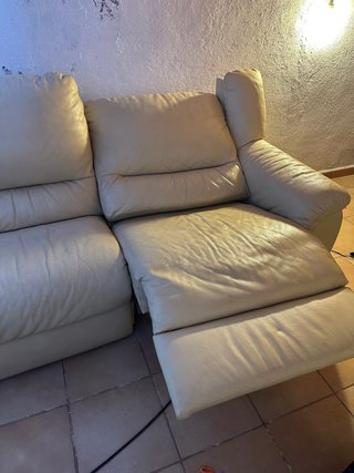 Regalo sofá piel beige con 1 motor para reparar.