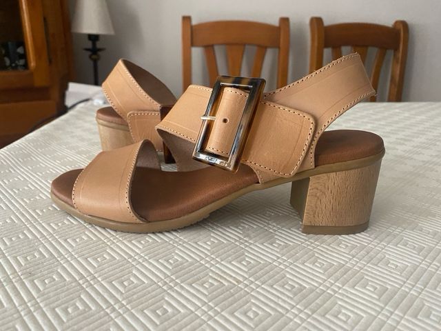 Sandalias BDA beige mujer