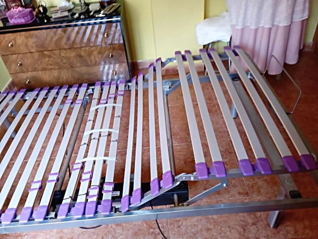 Cama articulada eléctrica con mando.