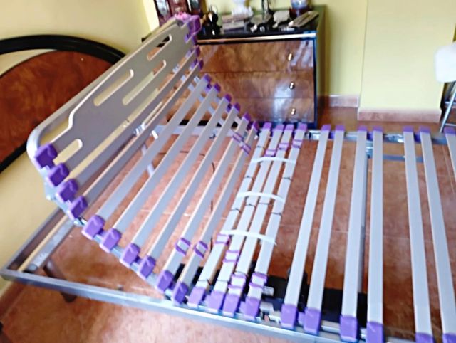 Cama articulada eléctrica con mando.