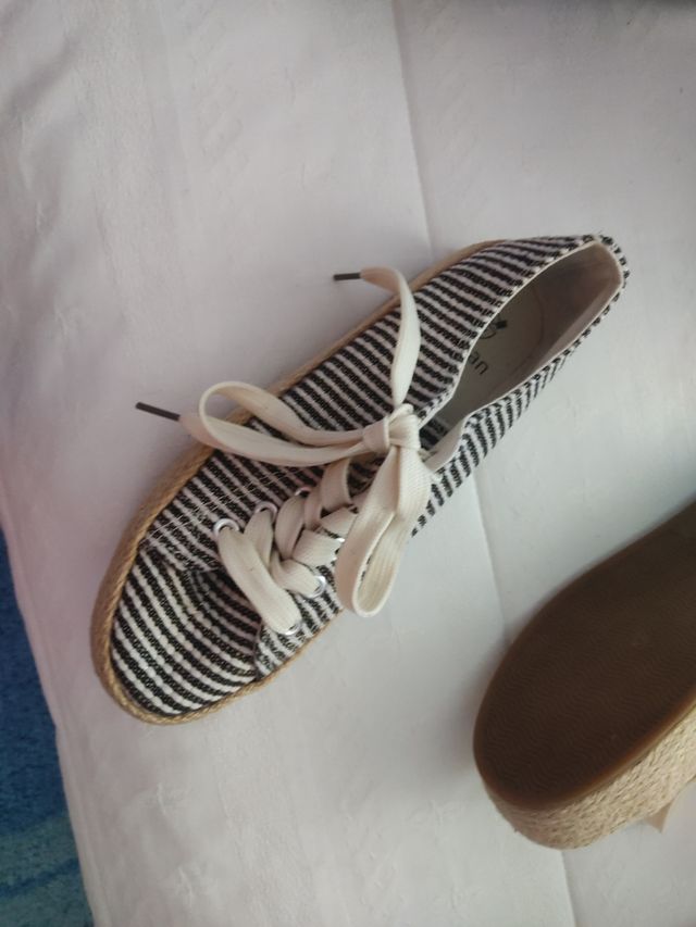 Zapatillas rayas blancas y negras - 40