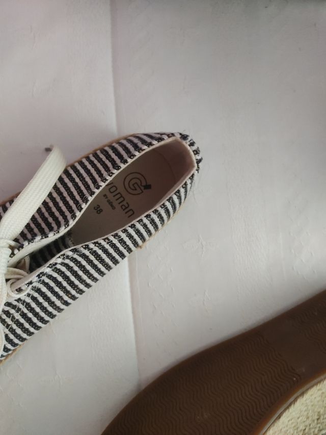 Zapatillas rayas blancas y negras - 40