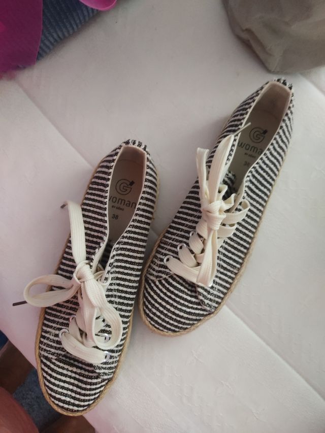 Zapatillas rayas blancas y negras - 40