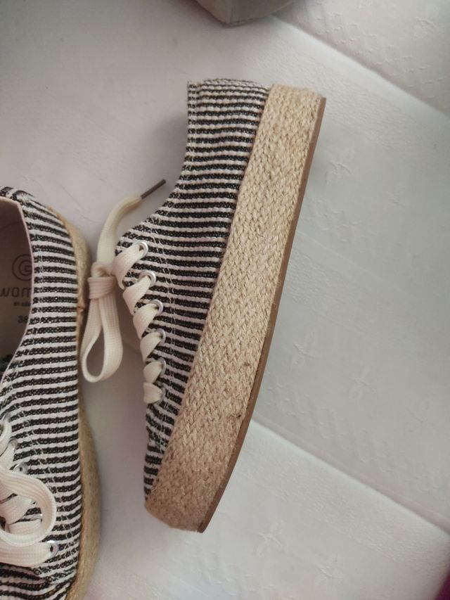 Zapatillas rayas blancas y negras - 40