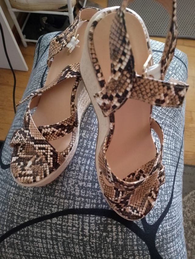 Zuecos plataforma serpiente