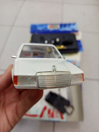 Mercedes-Benz 190E Burago Maqueta