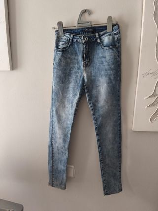 Jeans desteñidos talla 40 (L)