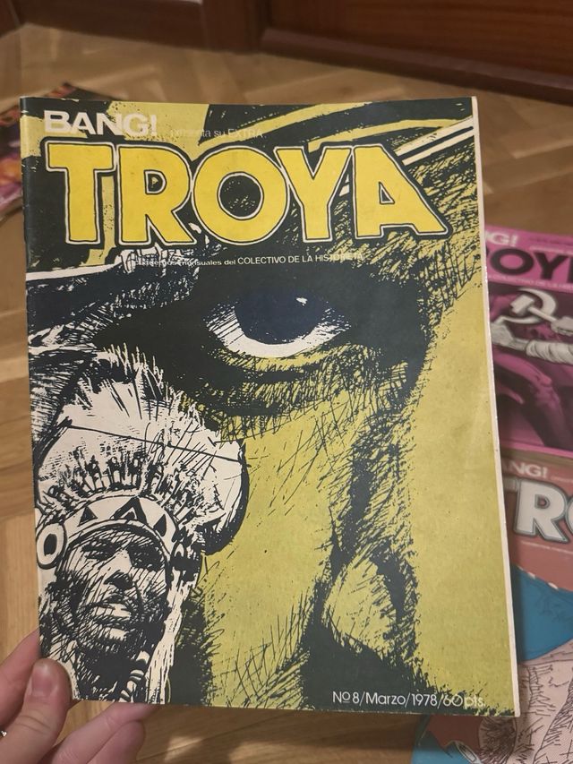 Cómics de Troya en excelente estado.