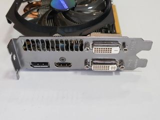 Tarjeta gráfica Gigabyte GV-R927OC-2GD con su caja