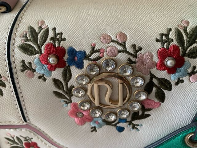 Borsa River Island ricamata edizione limitata