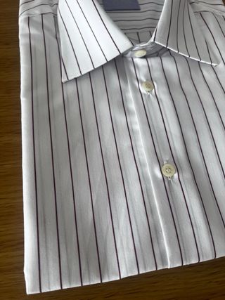 Camisa blanca rayas burdeos