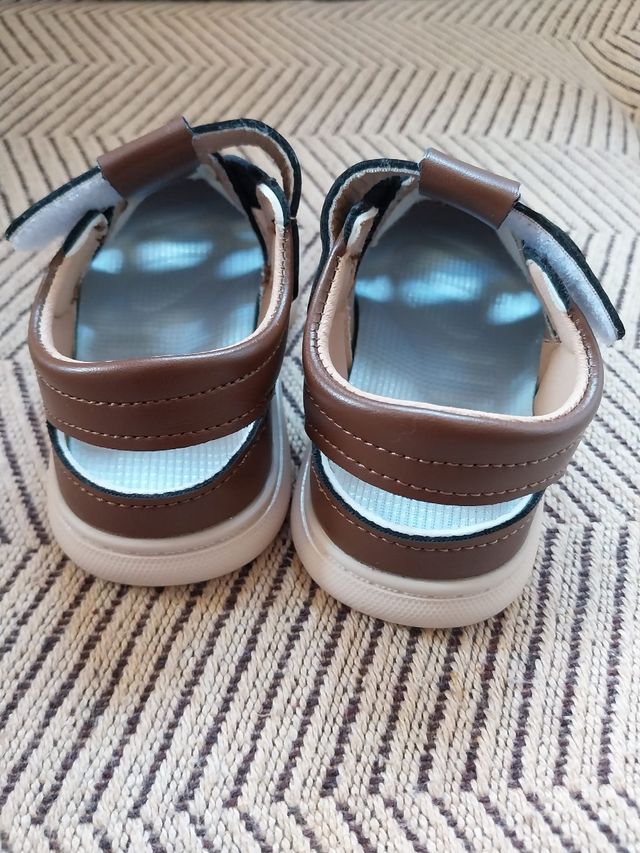 Sandalias niño verano marrón 22
