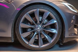Tesla Model S P85+ Sepercharger gratis