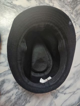 Sombrero gris y negro