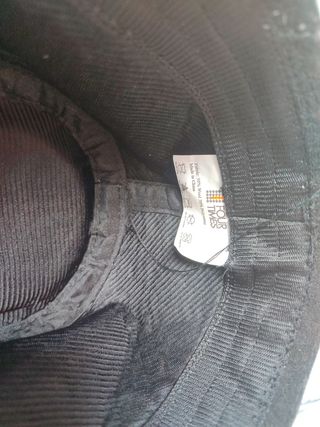 Sombrero gris y negro