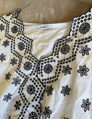 Blusa Zara blanca bordada