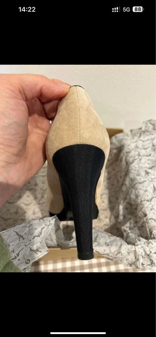 Zapatos altos de tacon ante crema-nude y negro