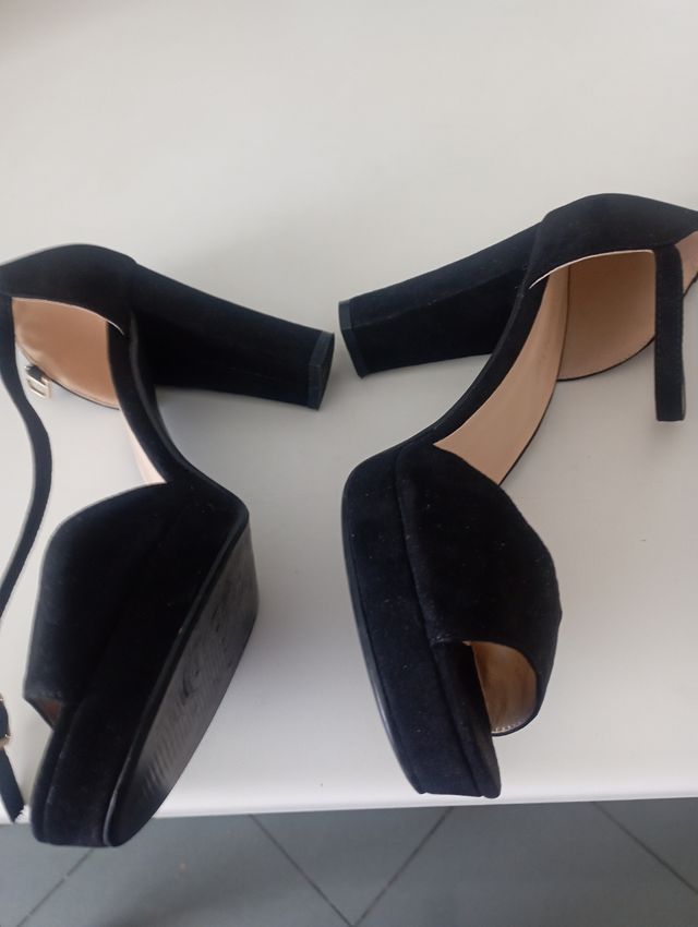 Sandali neri con cinturino