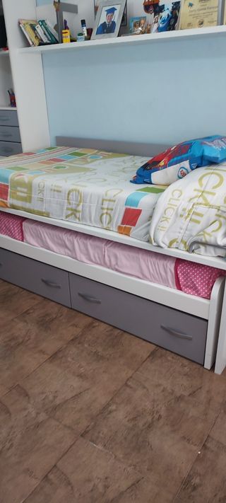 Cama nido blanca y gris