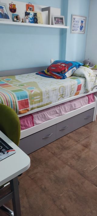 Cama nido blanca y gris
