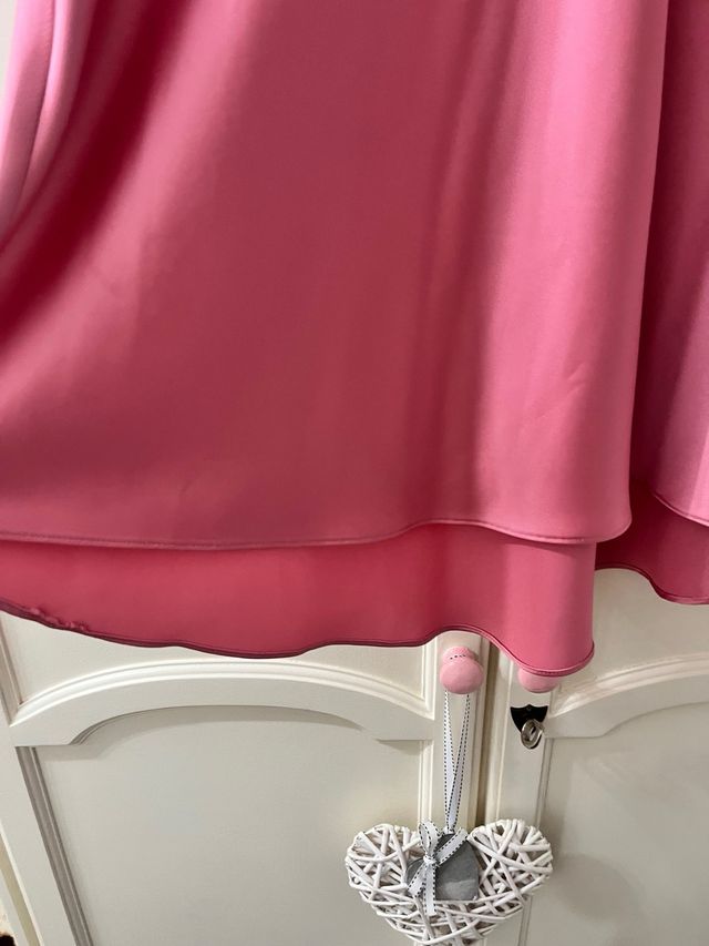 Falda midi satinada Zara rosa