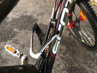 Bicicleta de montaña de carbono doble suspensión