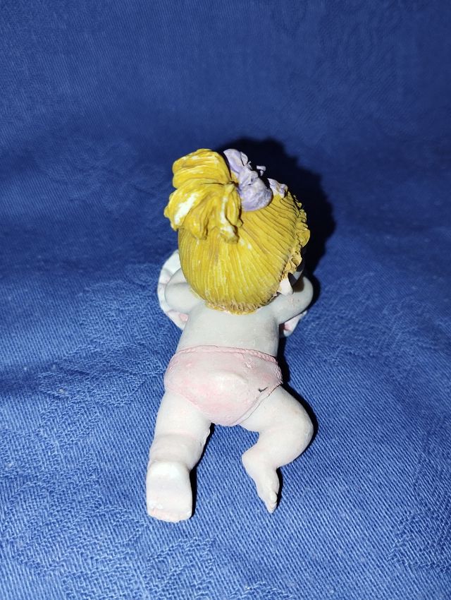 Statuina bimba tenera