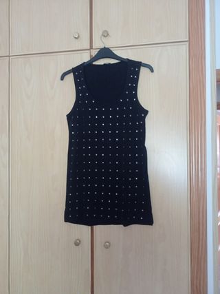 Camiseta negra Tezenis con tachuelas